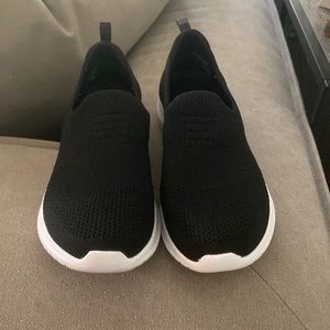 Women’s Skechers 7 1/2 Black with White Sole Air-Cooled Memory Foam Walking Shoe